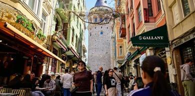 turkiyenin-turizm-geliri-ilk-ceyrekte-99-milyar-dolara-yukseldi