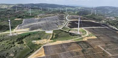 dogal-gazin-elektrik-uretimindeki-payi-geriliyor-yenilenebilir-enerji-yukselisini-surduruyor