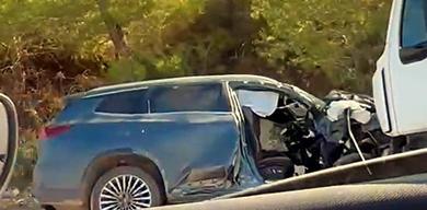 antalyada-kamyon-ile-cip-carpisti;-1-turist-oldu-3-yarali