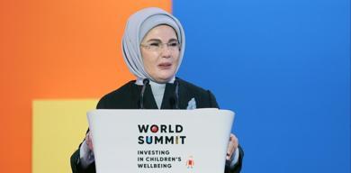 emine-erdogan-savas-bolgelerindeki-cocuklarin-sesi-olmak-insanlik-vazifemiz