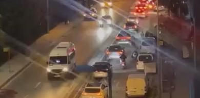 son-dakika-haberi-bayrampasada-yol-coktu-mahsur-kalanlar-var