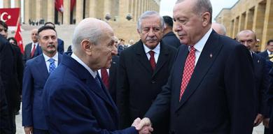 cumhurbaskani-erdogandan-kaan-desenli-kravat