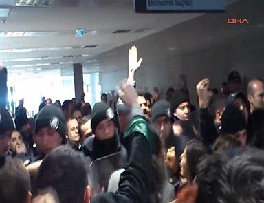 Avukatlara polis şiddetine kınama