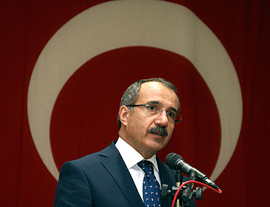 Bakan Dinçerden eleştirilere yanıt