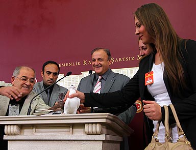 Ömer Dinçere güvercinli gönderme