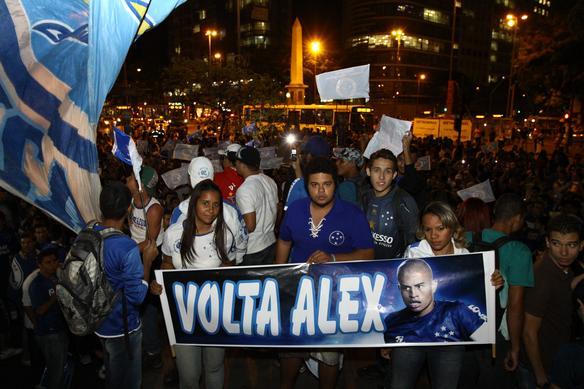 Cruzeiro taraftarları Alex için yürüdü