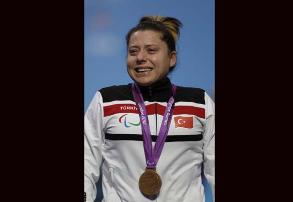Paralimpik halterde bronz madalya