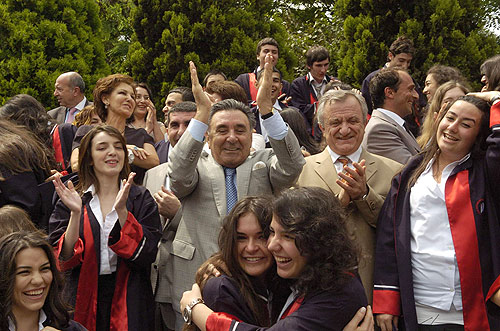Aydın Doğanla kep fırlattılar