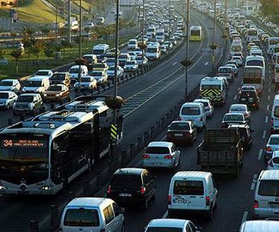 İstanbulda trafik kaldığı yerden...