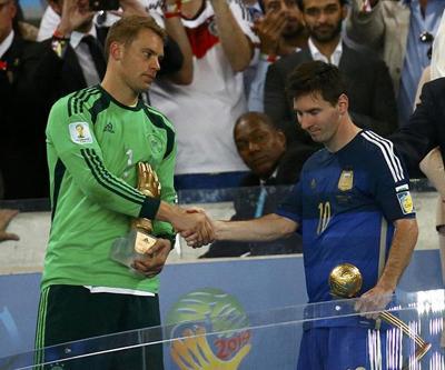Messi aldığı ödüle bile sevinemedi
