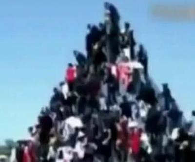 100 kişinin tırmandığı piramit çöktü: 2 ölü, 45 yaralı