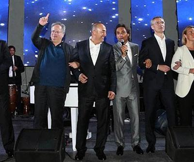 Mevlüt Çavuşoğlu ve konuk bakanlar sahnede
