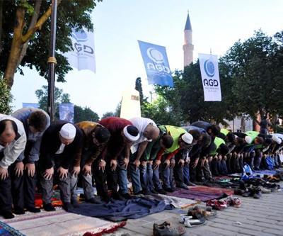 Ayasofya Meydanında fetih namazı