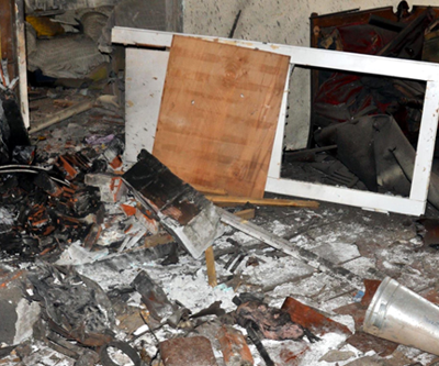 Kömür sobası bomba gibi patladı