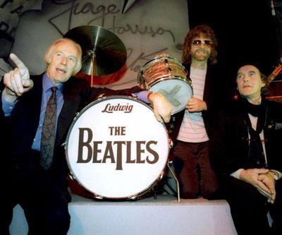 Beatlesın yapımcısı George Martin öldü