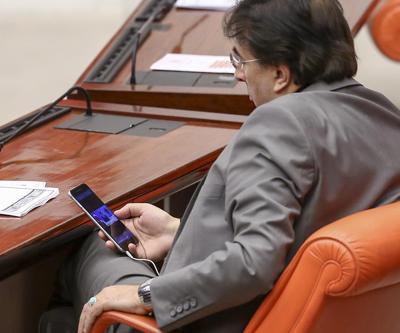 TBMMde milletvekilleri Davutoğlunun konuşmasını böyle izledi