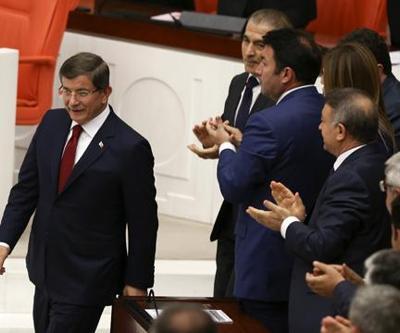 Gecenin sürprizi Davutoğlundan