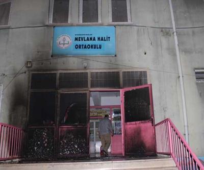 Diyarbakırda teröristler bir okulu ateşe verdi