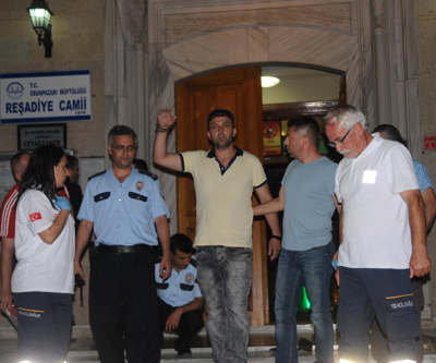 Beklenen mehdi benim dedi cami minaresine çıktı