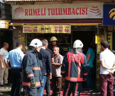 Fatihte tatlı dükkanı çöktü