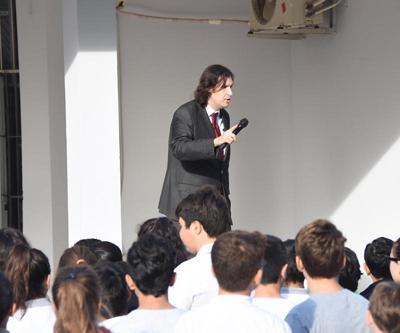 O müdürün odasının girişine Andımız yapıştırıldı