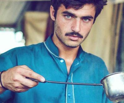 Pakistanlı çaycı bir kare ile ünlü oldu