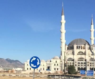Kıbrısta yapılan cami tepki çekti