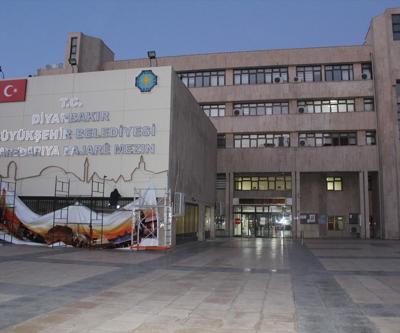 Diyarbakır Büyükşehir Belediyesi tabelası yenilendi