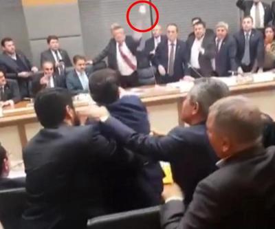 Milletvekilleri birbirlerine su fırlattı