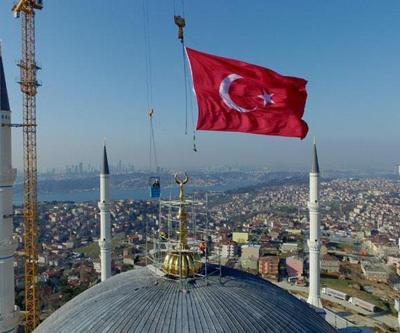 Çamlıca Camisinin alemi törenle yerleştirildi