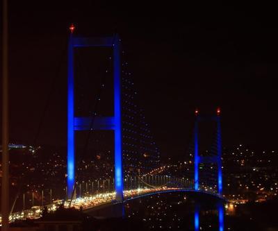 Türkiye otizm için maviye büründü