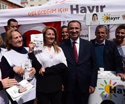 Adalet Bakanı Bozdağ Hayır çadırında