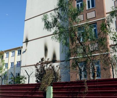 Okula molotof kokteyli attılar