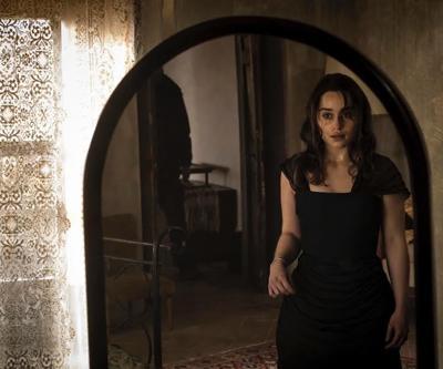 Emilia Clarke film için çırılçıplak soyundu