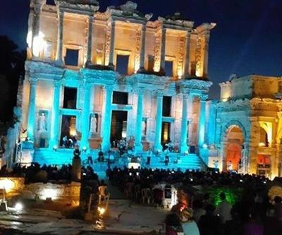 Efes Antik Kenti’nde sergilenen müzikal büyüledi