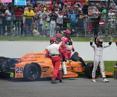Fernando Alonso yolda kaldı