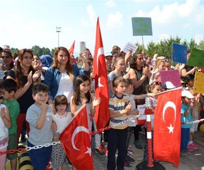 Grevleri ertelenen cam işçilerine aile desteği