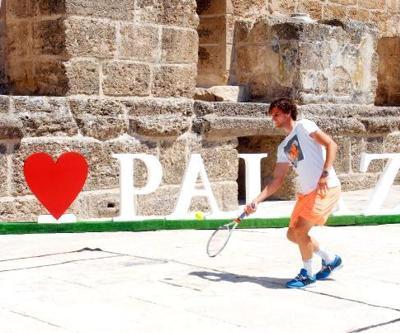 Aspendos Antik Tiyatrosu tenis kortu oldu