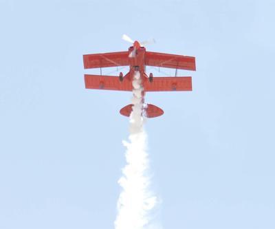 Kadın pilot akrobasi yaptı, izleyenler nefeslerini tuttu