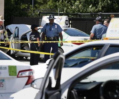 Bostonda bir taksi yayaların arasına daldı