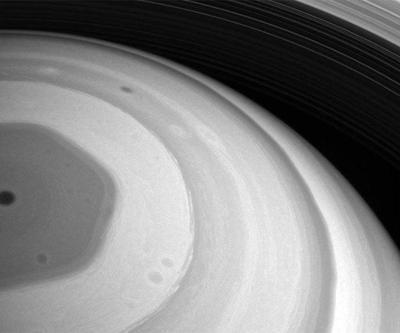 Uzay aracı Cassini Satürnü görüntüledi