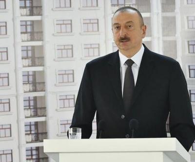 Aliyev gazetecilere ev hediye etti, ortalık karıştı