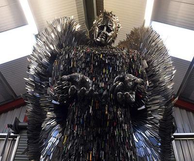 Bu devasa heykelin mesajı kendisi kadar keskin