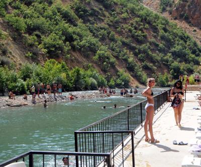 Ege ya da Akdenize değil Munzur Çayına akın ettiler