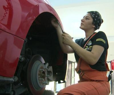 Türkiyenin ilk kadın kaporta ustası