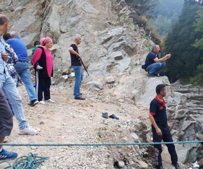 Baraj kapakları açıldı, 17 kişi parkta mahsur kaldı