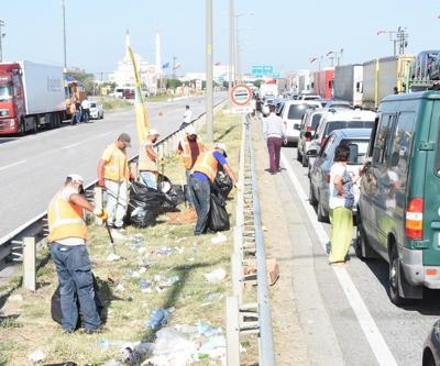Gurbetçilerin geride bıraktığı çöpler toplandı