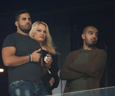 Pamela Andersondan futbolcu sevgilisine sıkı takip