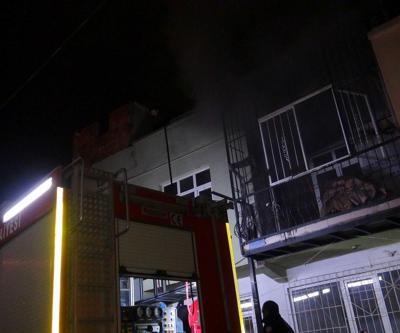 Psikolojik tedavi gören genç evini yakıp kaçtı