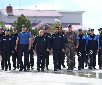 Emniyette gömlek, kravat dönemi sona erdi